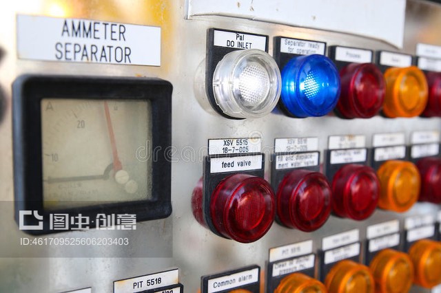 公寓樓或海上石油和天然氣廠的電表、電表的關閉Close up of an Electric meter,Electric utility meters for an apartment complex or offshore oil and gas plant