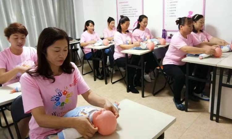 大連愛之翼家政服務(wù) 專業(yè)守護(hù)，讓家更溫馨